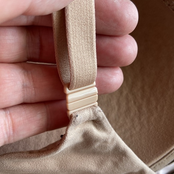 Victoria’s Secret No Wire Cross Tan Bra size 34D gentle use - Picture 3 of 4